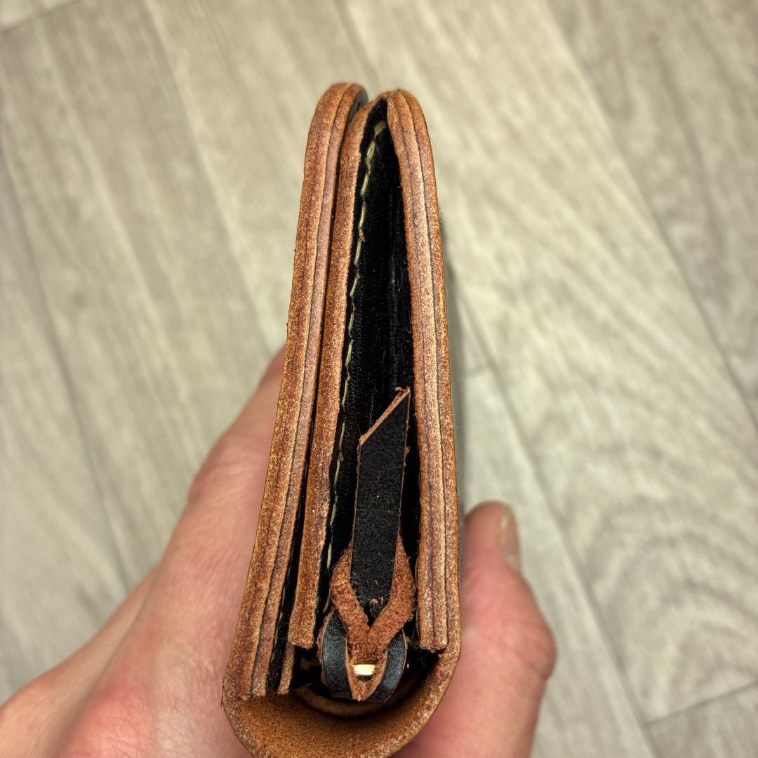 【茶芯ブラック】ミドルトラッカーウォレット　真鍮　お札を折らずに収納