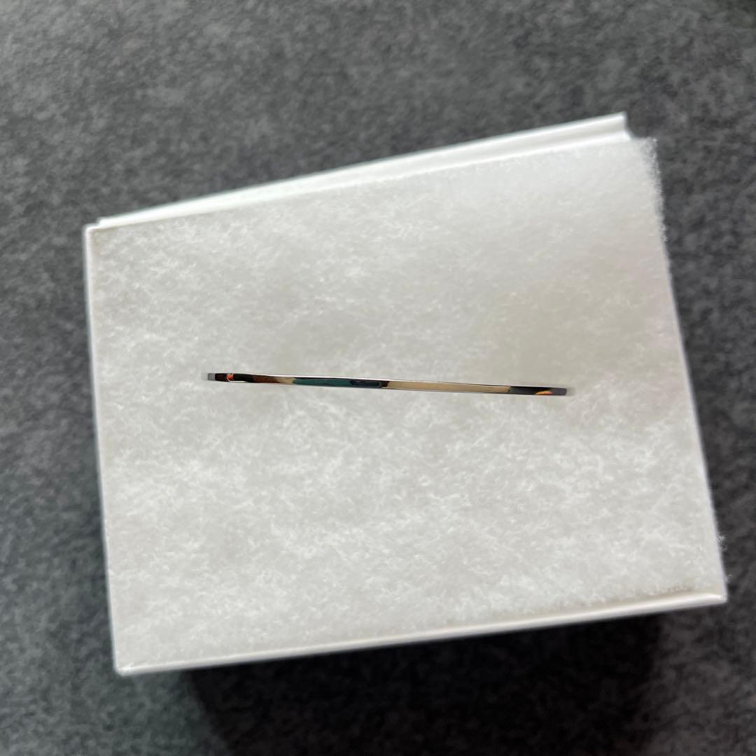 oeauホワイトゴールドバングル