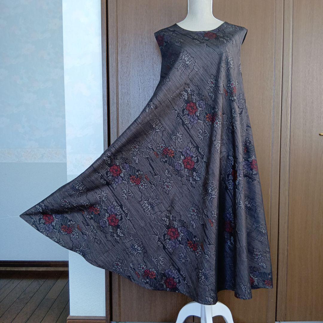 着物リメイク＊黒泥系本場大島紬　花柄＊ノースリーブテント型フレアワンピース