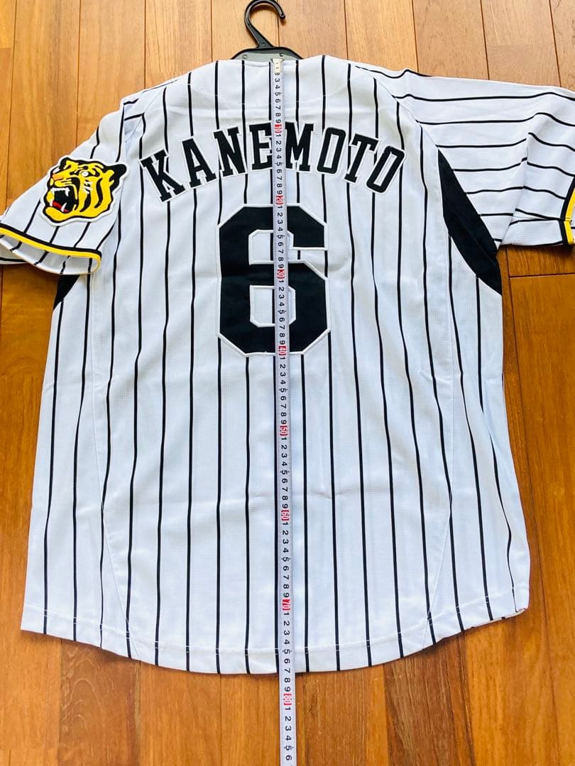 のぶ　新品未使用　阪神タイガース 金本知憲 6番 ユニフォーム L 刺繍