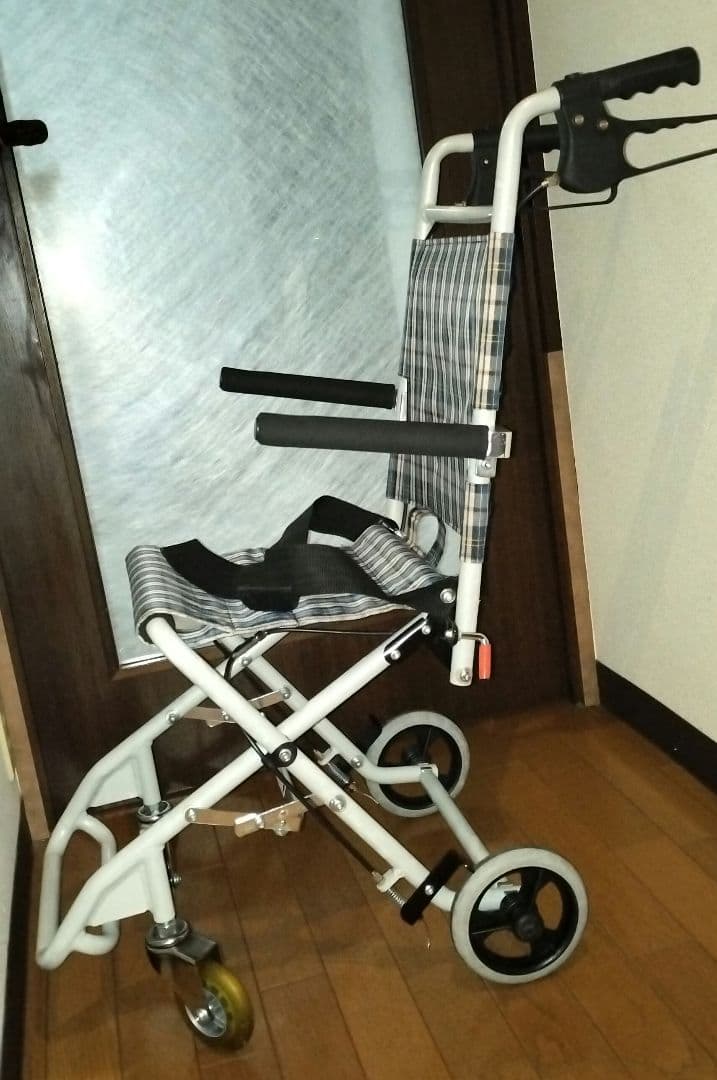 幸和製作所　テイコブ　アルミ製　コンパクト　車椅子　介助車　折りたたみ　BH01