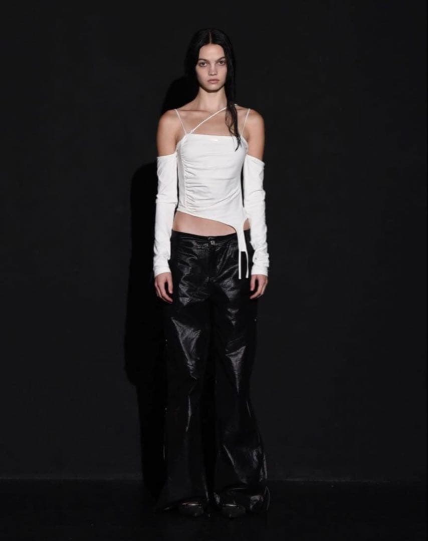 トップス bohemian seoulOFF SHOULDER CURVED T