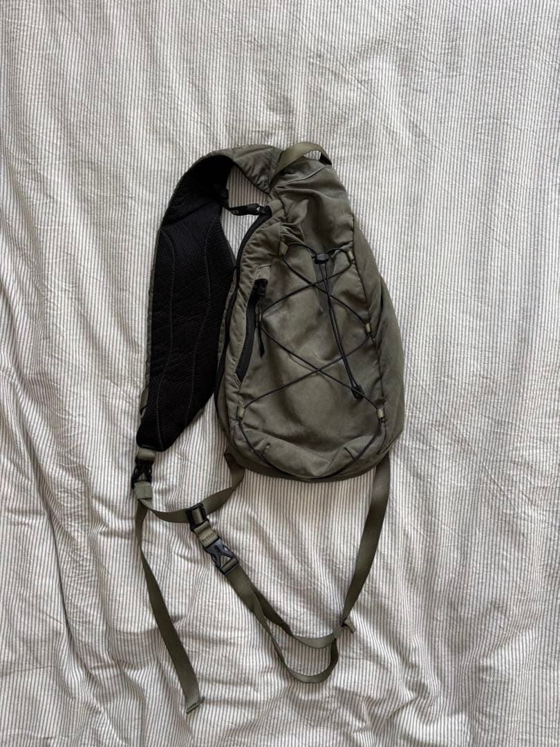 C.P. Company オリーブグリーン スリングバッグ