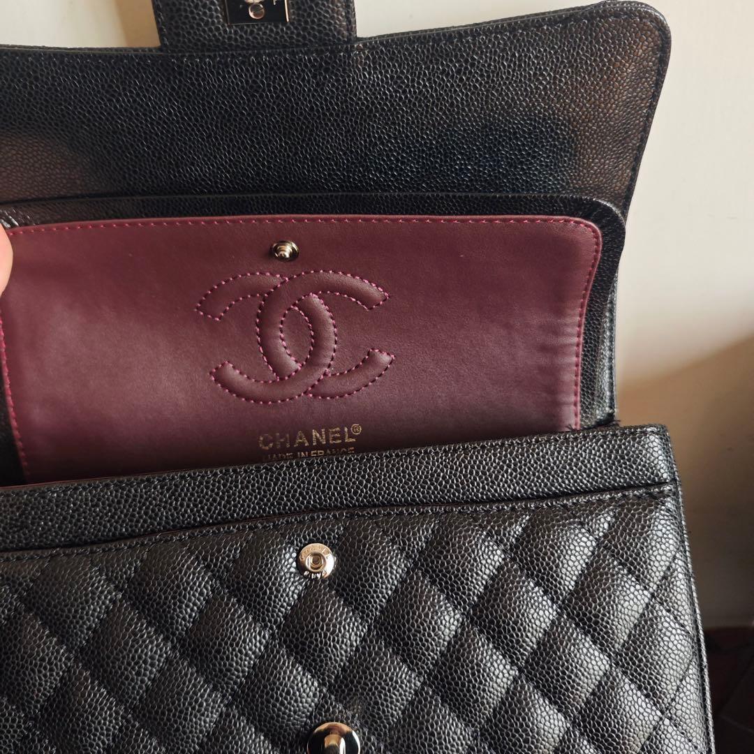 キルティングデザインのブラックレザーショルダーバッグ