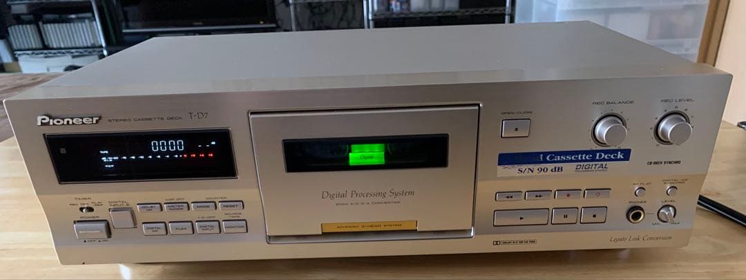 Pioneer 内部の信号処理をデジタル化3ヘッドシングルカセットデッキT−D7