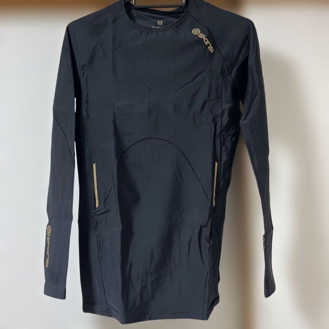 SKINS トレーニングウェア Mサイズ 黒 長袖
