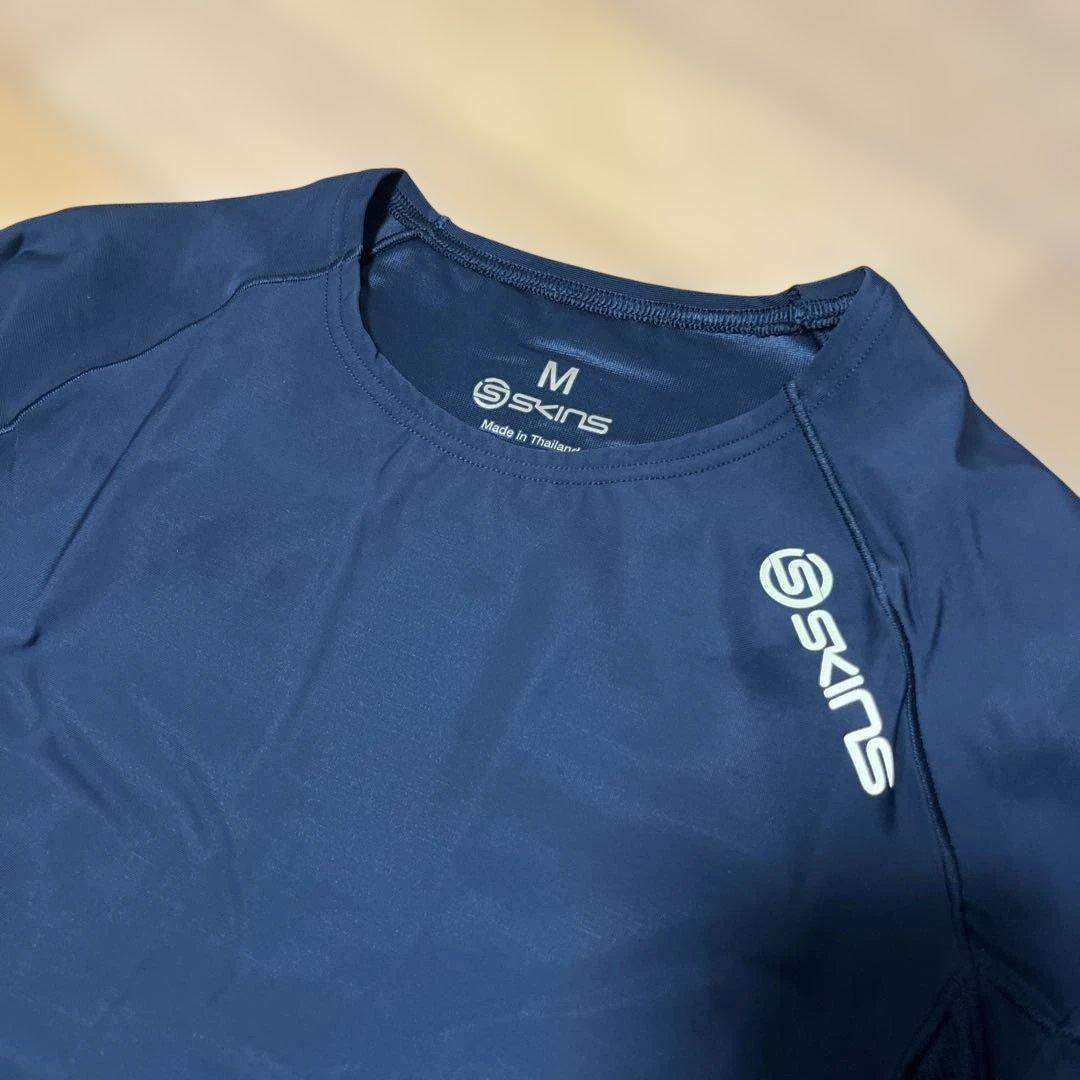 SKINS トレーニングウェア Mサイズ 黒 長袖