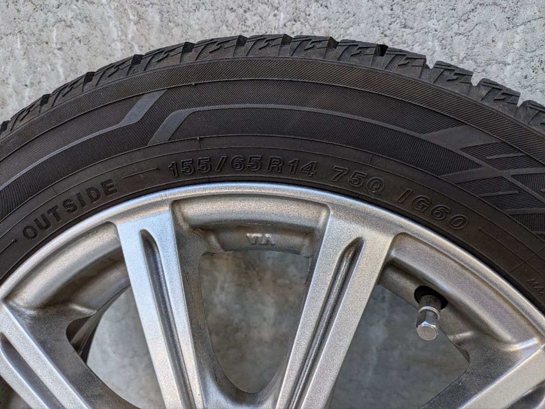 美品　YOKOHAMA スタッドレスタイヤ 155/65R14