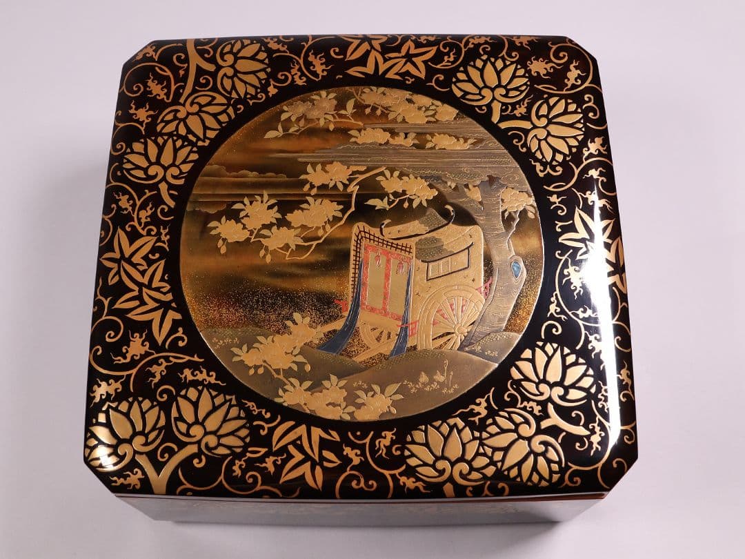【MA693】加賀蒔絵 饅羹重 御所車 葵唐草 蝶 金蒔絵 螺鈿 木製 饅頭箱