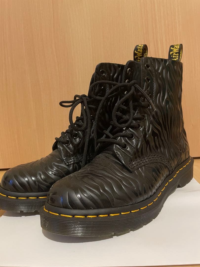 Dr. Martens ゼブラエンボス8ホールブーツ/UK5