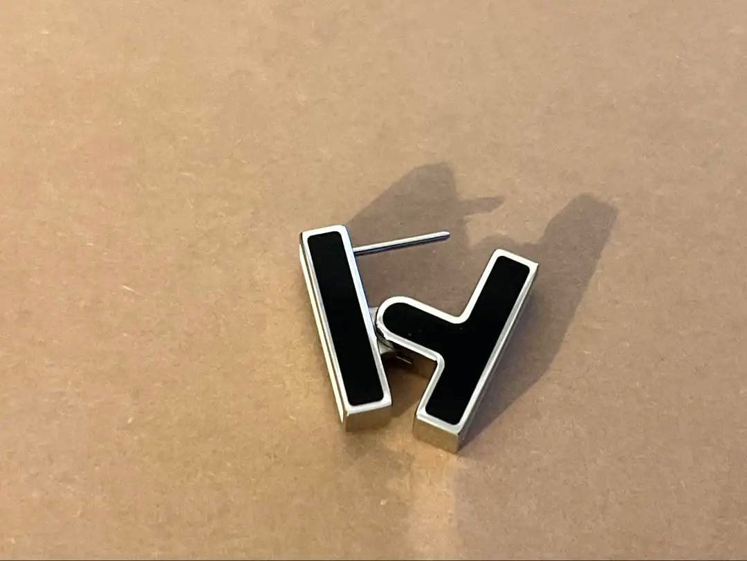 HERMES エルメス　シングルピアス　ブラック