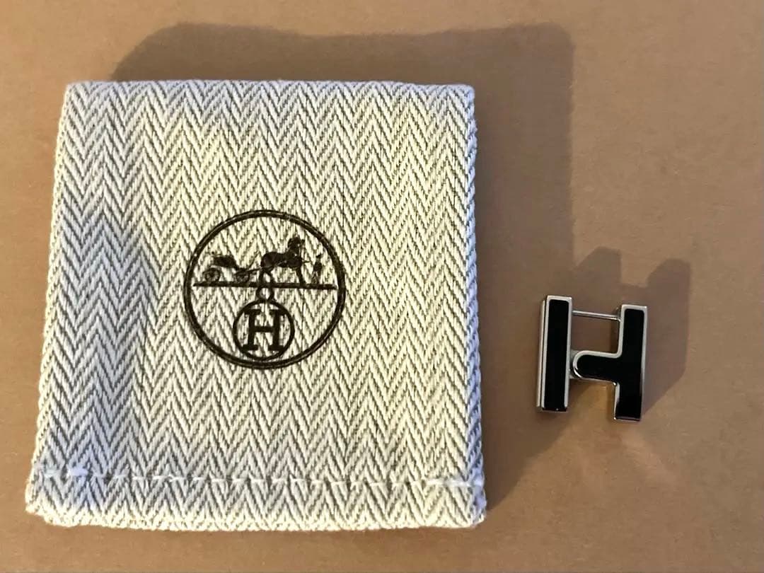 HERMES エルメス　シングルピアス　ブラック