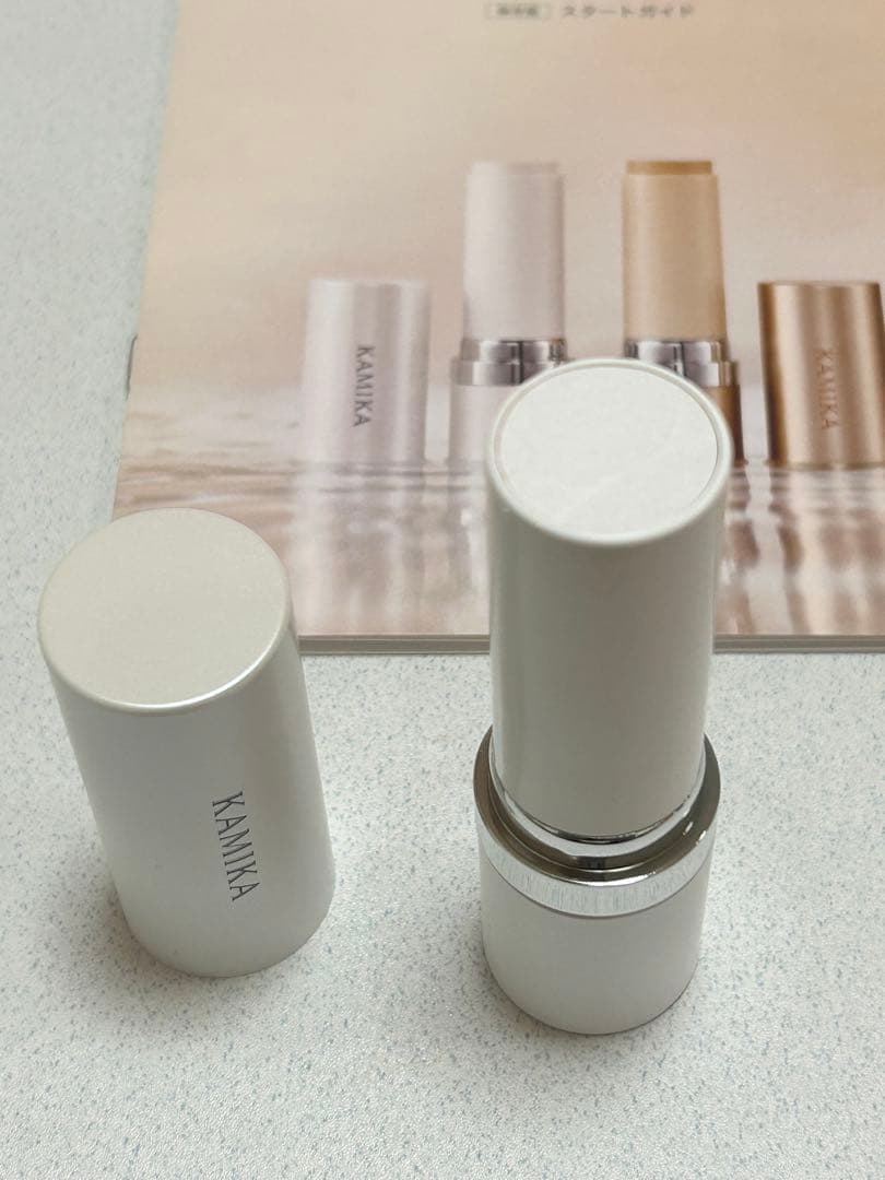 週末セール＊新品КАМІКАシルキースティックファンデーションホワイトガイド付