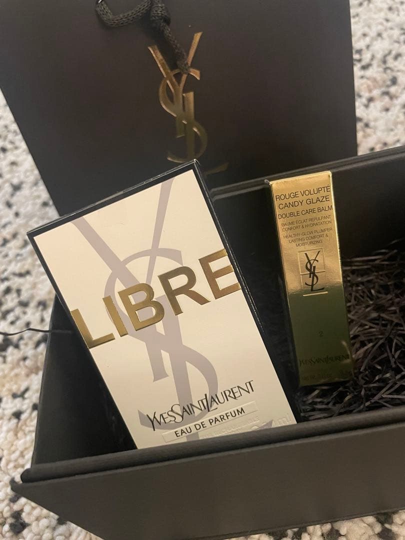 イヴ・サンローラン　香水とリップのセット　定価18590円　プレゼント　箱　紙袋