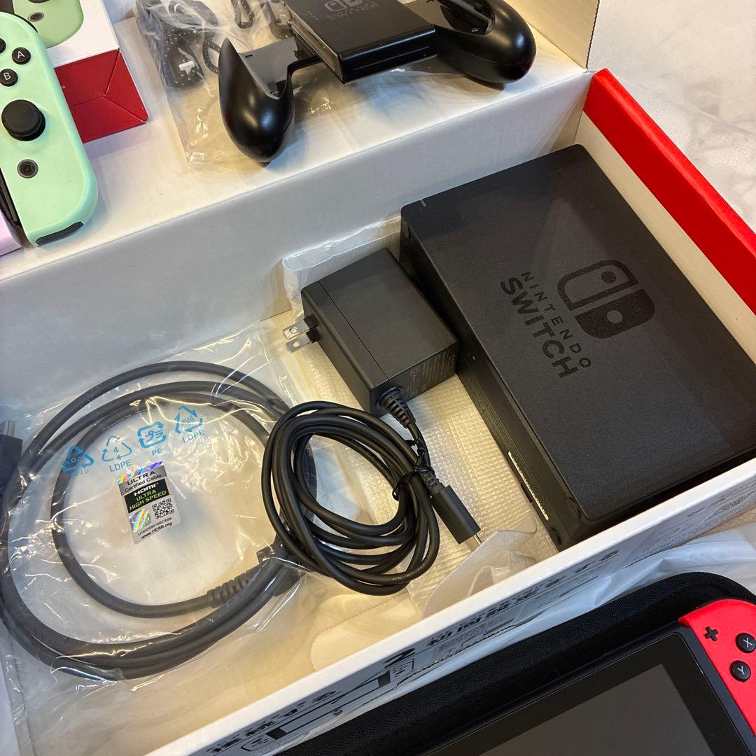 Nintendo Switch 本体、4本のジョイコン