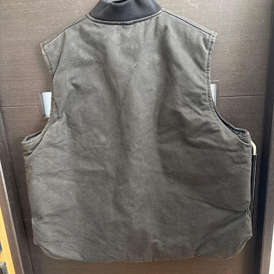 carharttのベスト