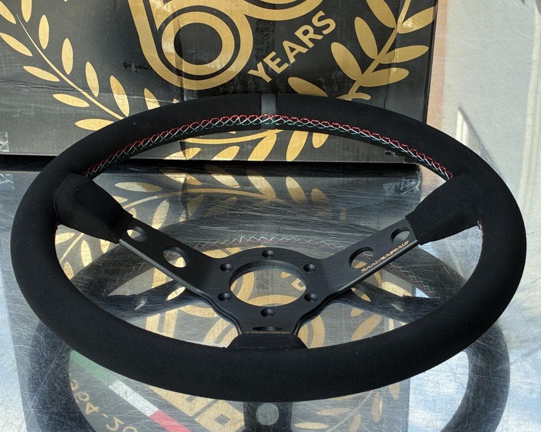 ★最終販売価格★MOMOステアリング35㎝レザーブラックMOMO60周年記念