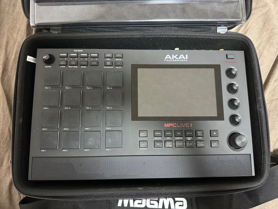 AKAI MPC Live 2（SSD増設済み、デッキセーバー・ケース付き）