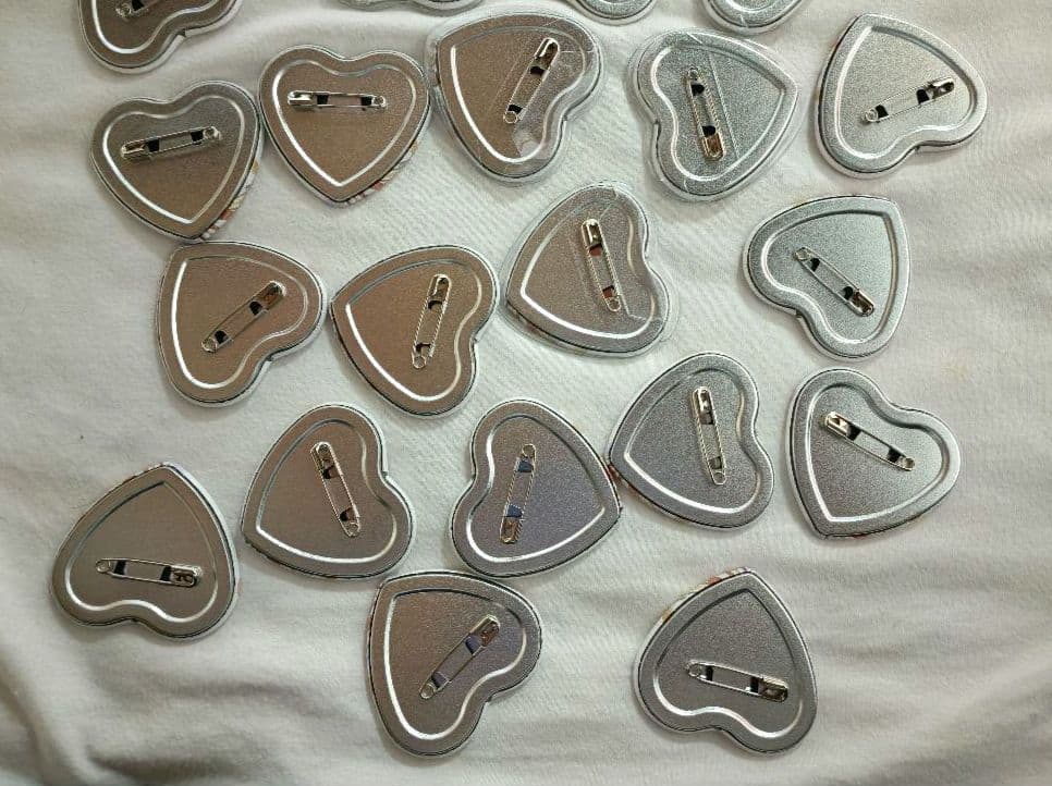 すとぷり　莉犬　缶バッチ　7周年　ハートの缶バッチ