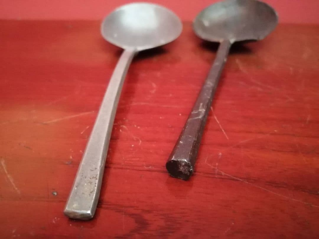 オランダ　ピュータースプーン2点（17世紀、18世紀）