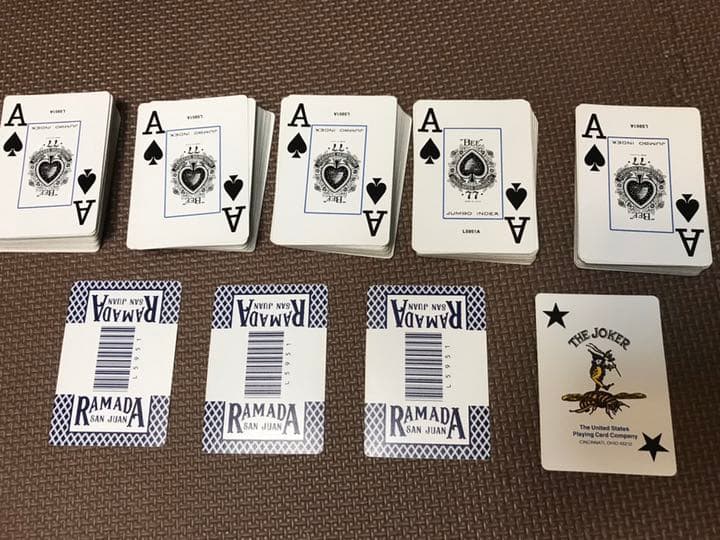 レア物☆カジノトランプの最高峰Bee（ビー）ブラックジャック専用マットとケース付