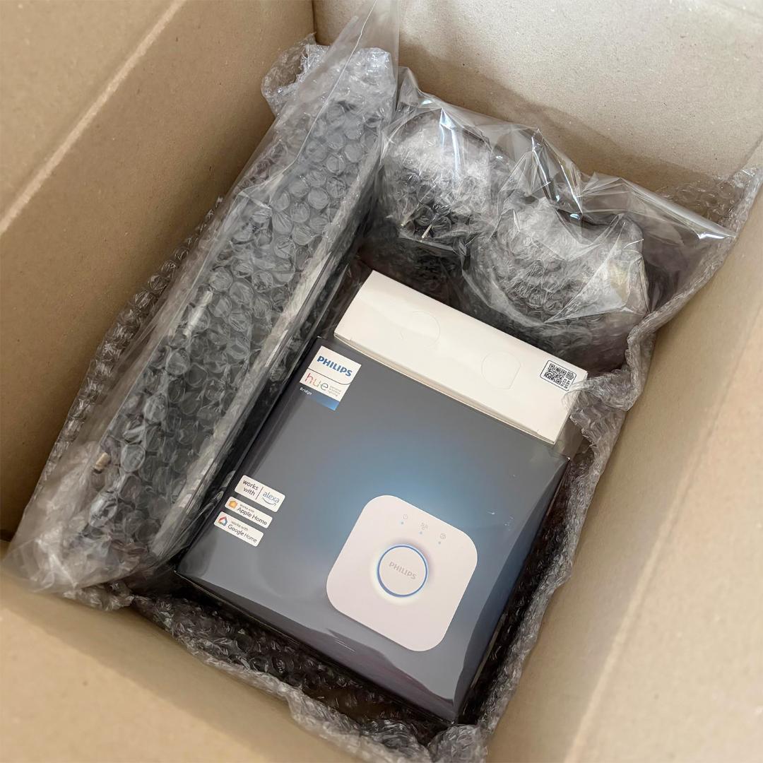 PHILIPS Hue ブリッジ + ライトバー2本