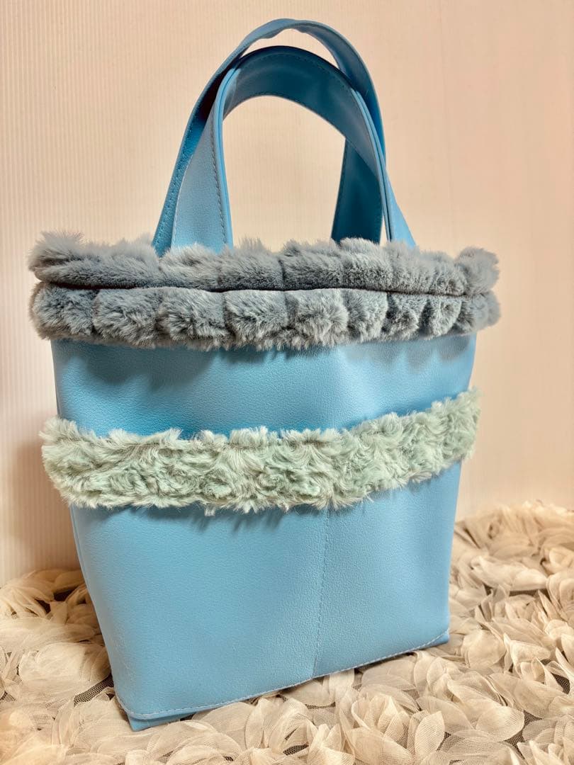 コヤンイサムチョン　フェイクレザーブルーのトートバッグ