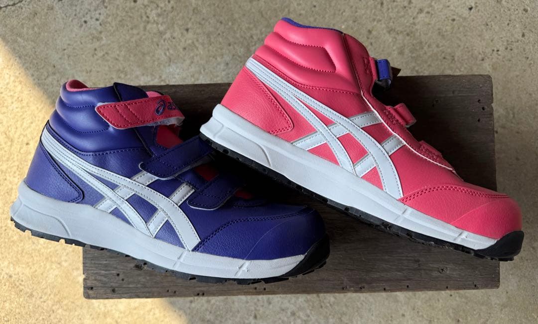 asics アシンメトリーカラー