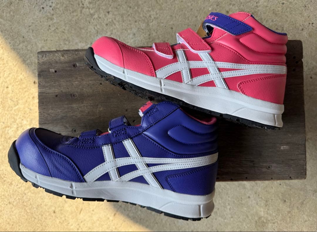 asics アシンメトリーカラー
