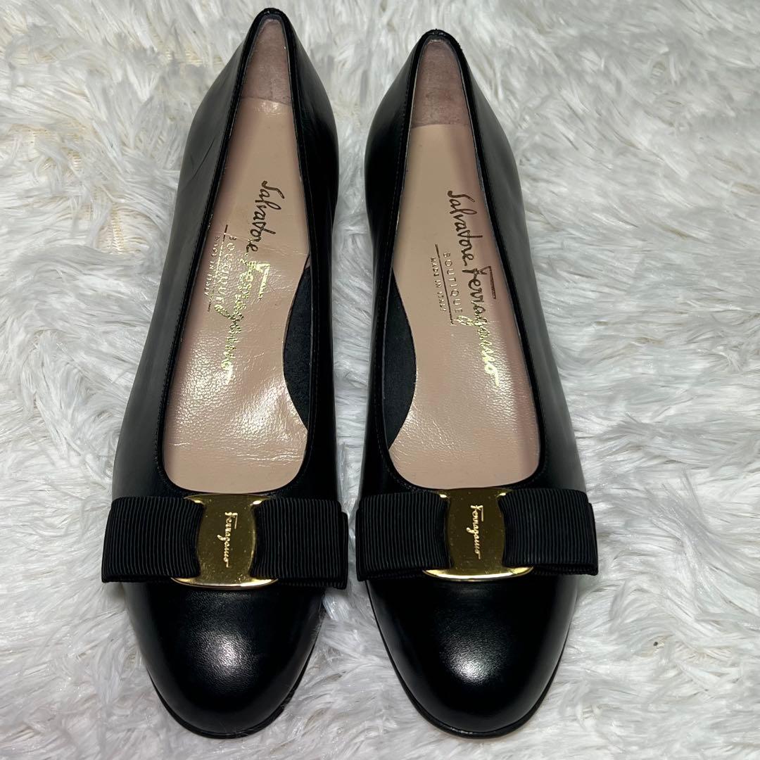【美品】Salvatore Ferragamo フェラガモ　パンプス　ヴァラ　黒