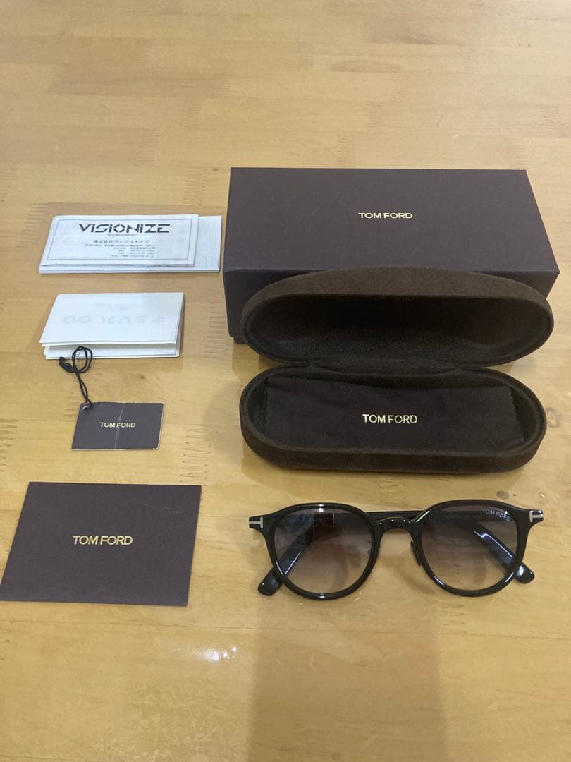 TOM FORD サングラス TF977-D01B ボストン ユニセックス