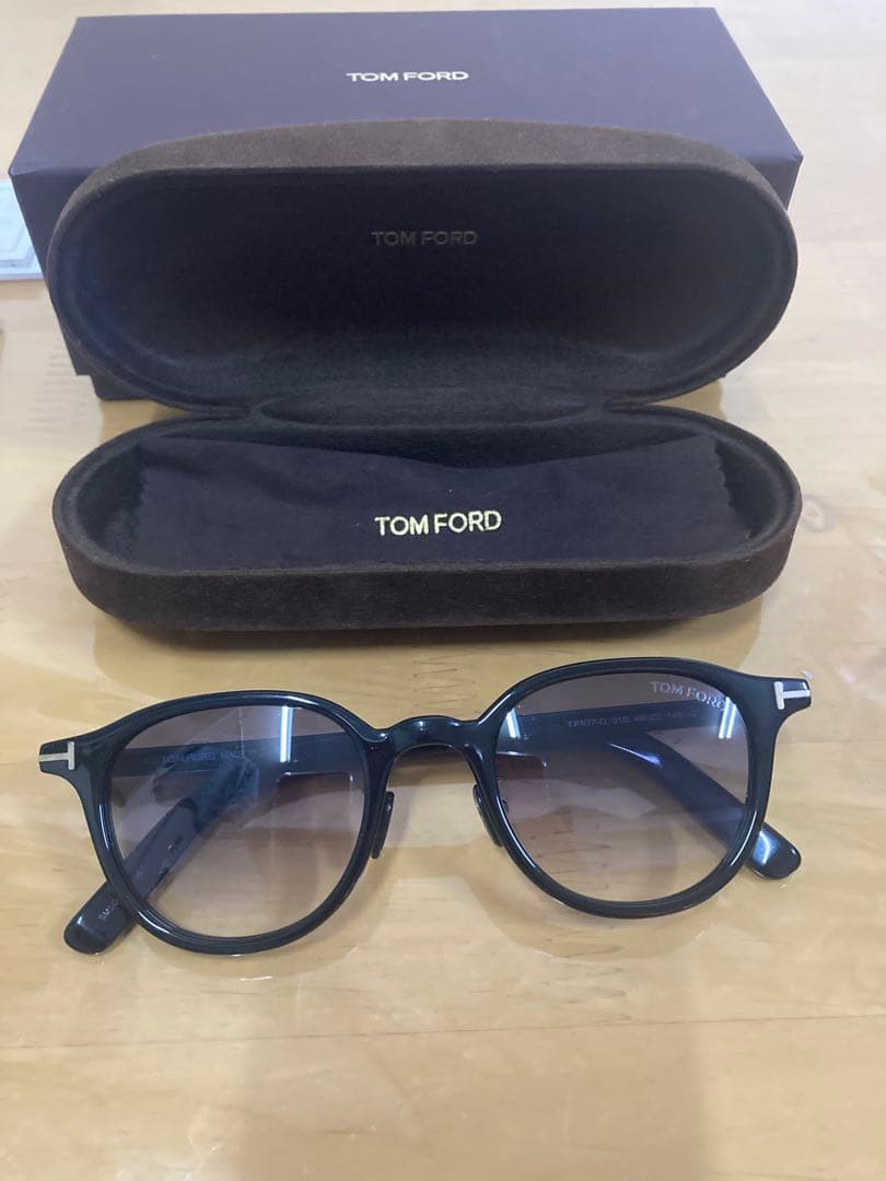 TOM FORD サングラス TF977-D01B ボストン ユニセックス