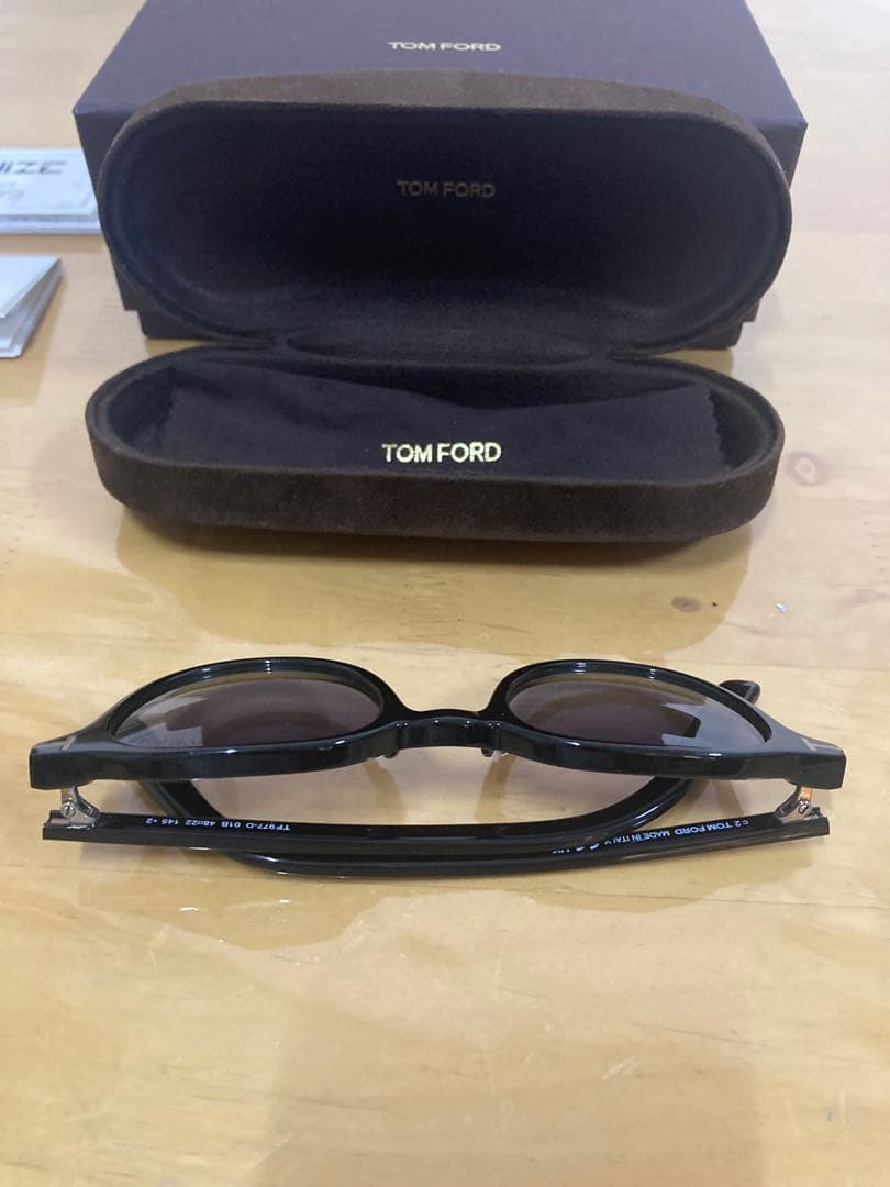 TOM FORD サングラス TF977-D01B ボストン ユニセックス