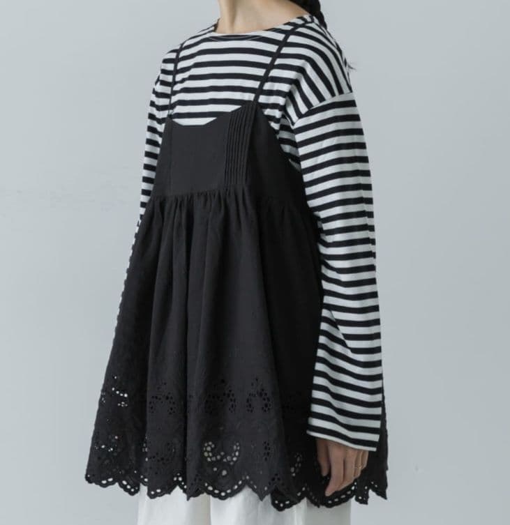 かぐれ　スカラップ刺繍キャミソール　黒