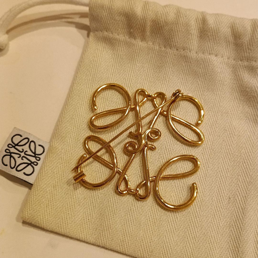 LOEWE ロエベ　ブローチ　セレモニーブローチ　卒業式　入学式