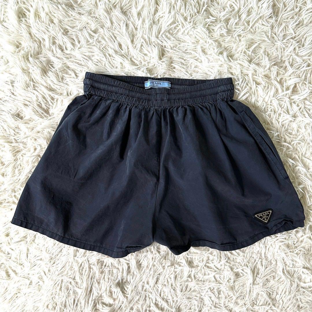 プラダ ショートパンツ 三角ロゴプレート ネイビー ナイロン サイズ36