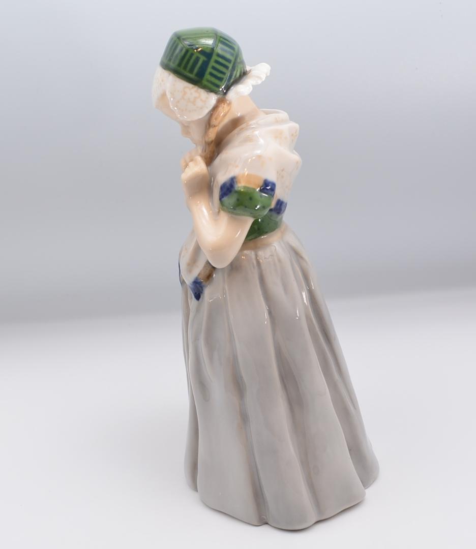 ボーンホルム島の少女　＃1323　★ロイヤルコペンハーゲン　デンマーク　絶版