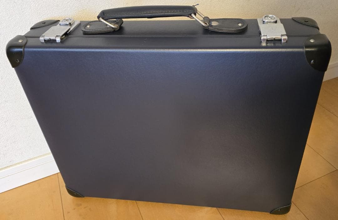 【値下げ】GLOBE-TROTTER 18インチ スリムアタッシュ（ネイビー）