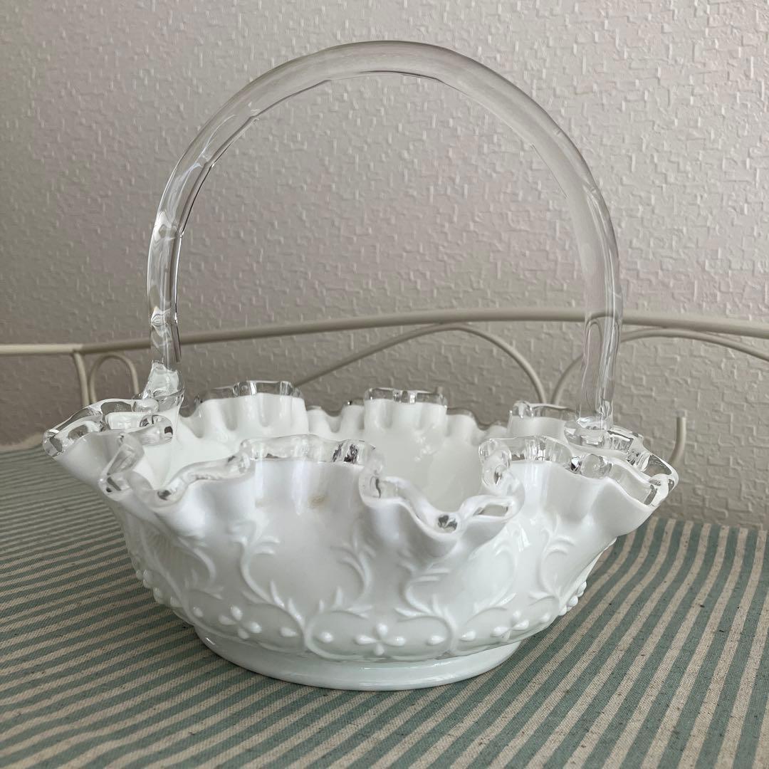 Fenton ミルクガラス　フリルエッジバスケット