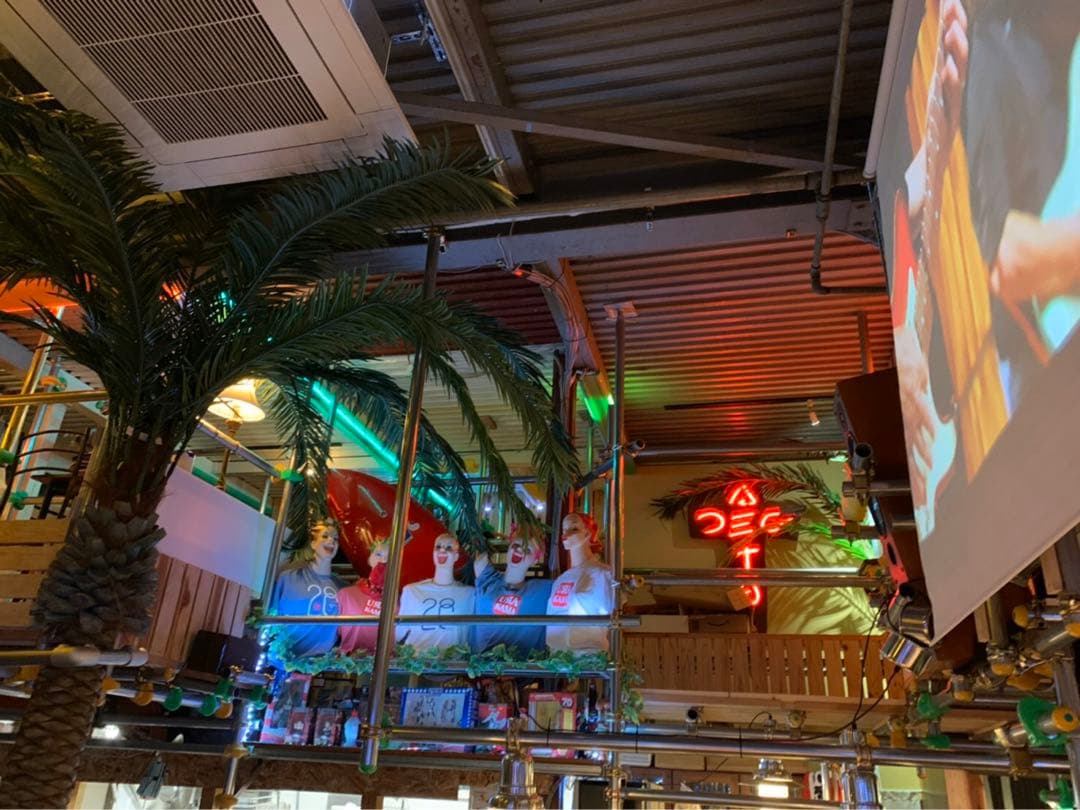 ADCTOモニュメントネオンアート