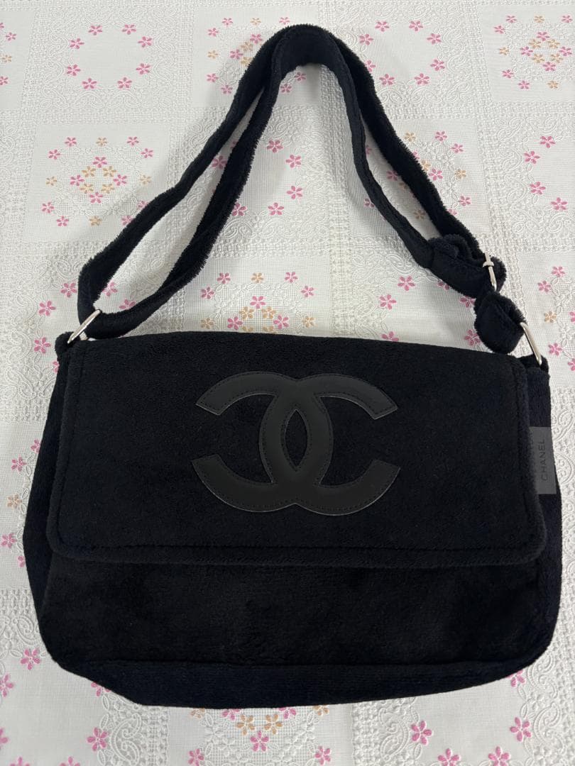 ブラック ショルダーバッグ　パイル生地 メッセンジャーバッグ