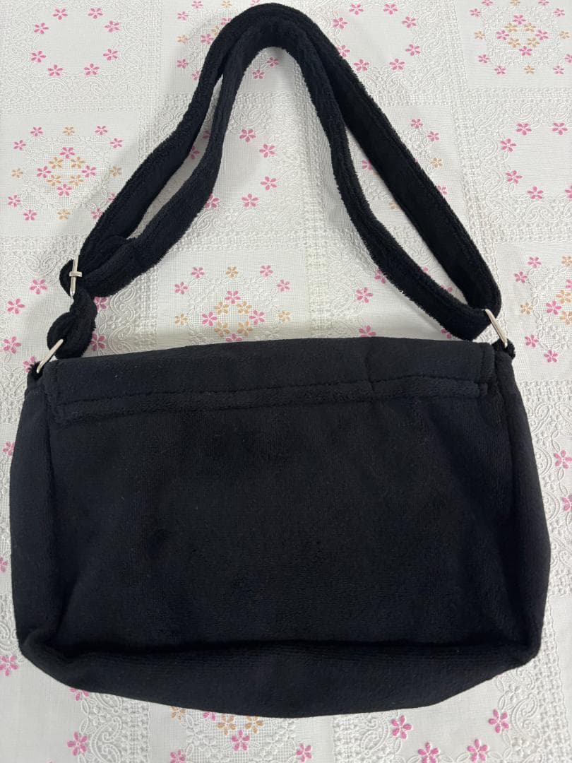 ブラック ショルダーバッグ　パイル生地 メッセンジャーバッグ