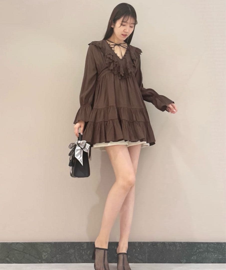 【未使用】コットンライクラッフルカラーチュニック/SNIDEL