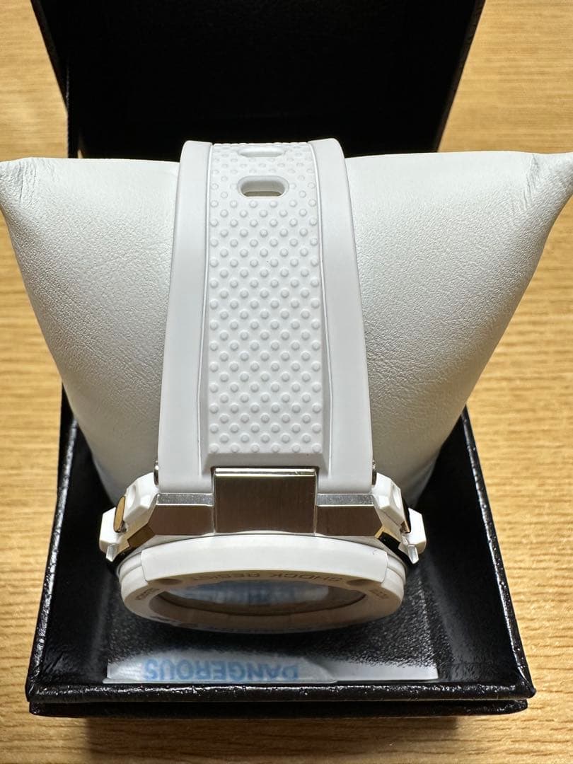 美品 G-SHOCK GST-W300-7AJF G-STEEL 白 電波