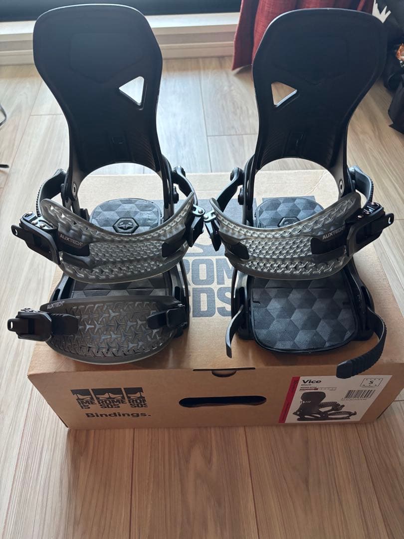 ROME SDS Vive スノーボード ビンディング ブラック　右部品欠損あり