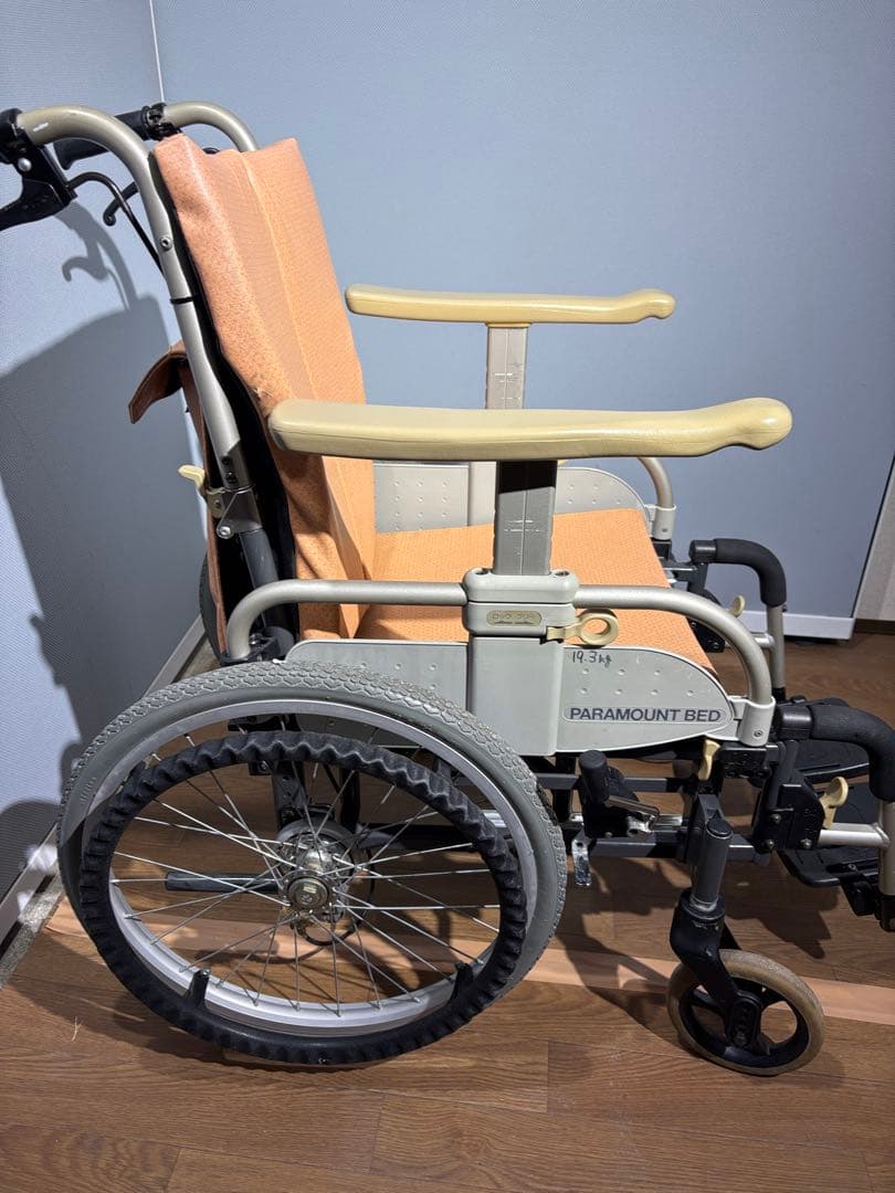 パラマウントベッド　車いす　330Sシリーズ　座面低め