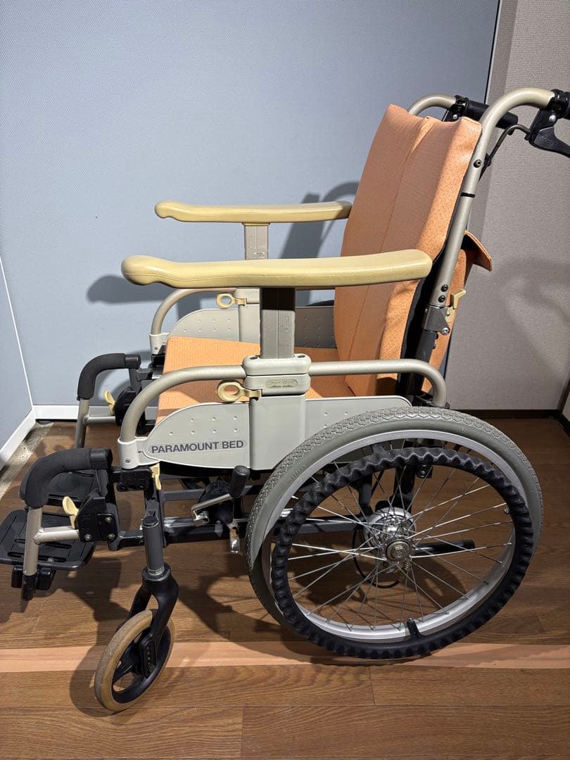 パラマウントベッド　車いす　330Sシリーズ　座面低め