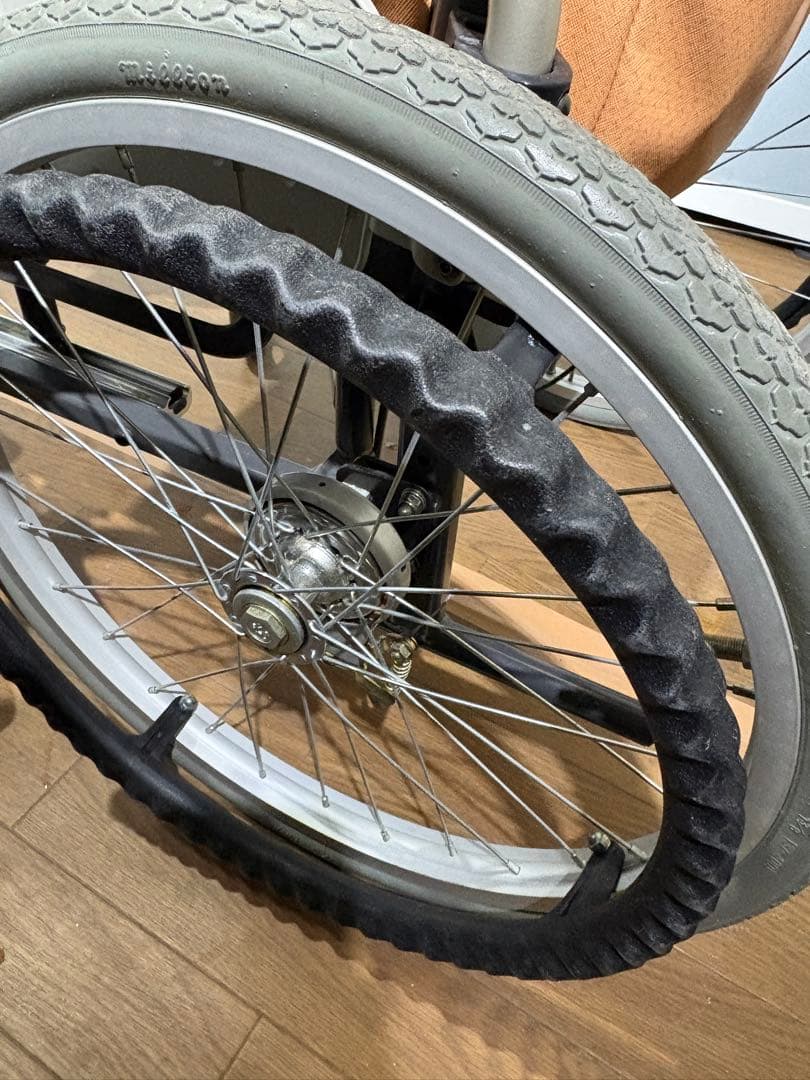 パラマウントベッド　車いす　330Sシリーズ　座面低め