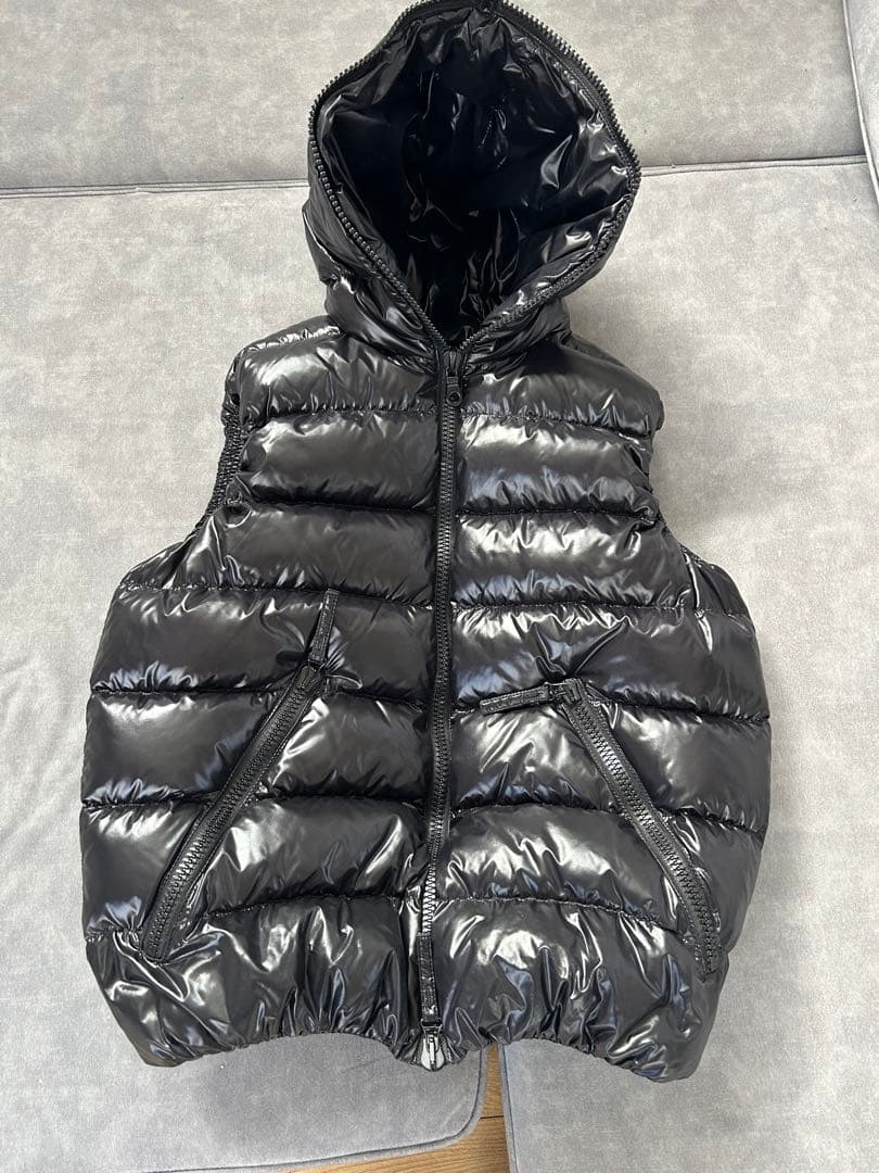 DUVETICA フード付き ブラック ダウンベスト 52