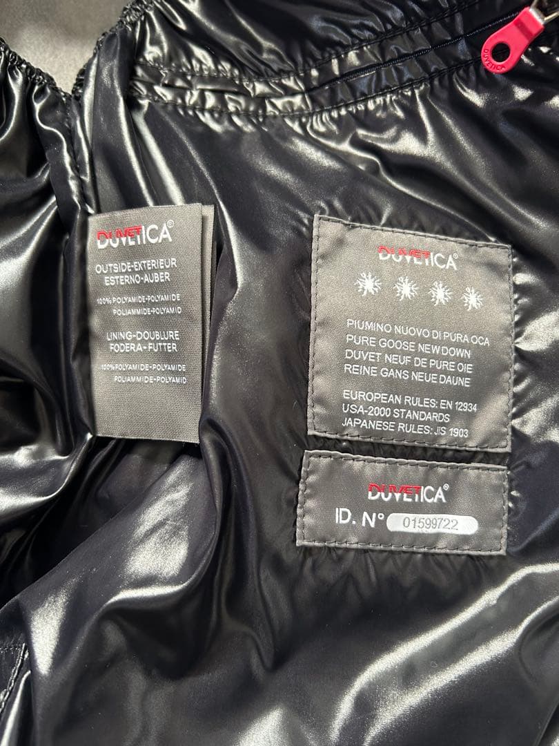 DUVETICA フード付き ブラック ダウンベスト 52